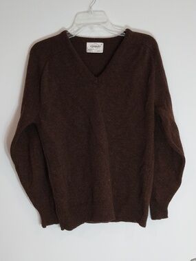 Men's Med. Campus One University Place Brown 70 Wool/30 Polyester V Neck Sweater